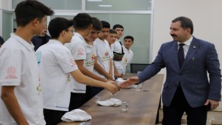 Metin Baydilli depremzede öğrencileri ağırladı