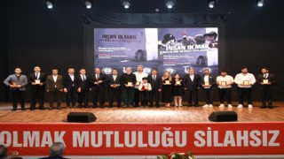Urfa’da ’İnsan olmak, mutluluğu silahsız paylaşmaktır’ filminin galasına yoğun ilgi