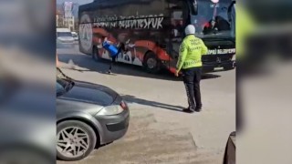 Karaköprü Belediyespor otobüsüne saldırı!