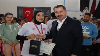 Karaköprü’de başarılı sporcular ödüllendirildi