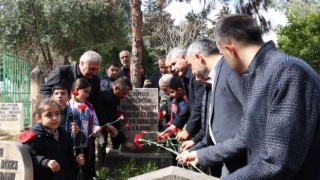 Tenekeci Mahmut mezarı başında anıldı