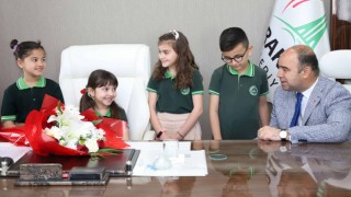 Başkan Nihat Çiftçi makamını çocuklara devretti