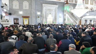 Şanlıurfa’da vatandaşlar Ramazan Bayramı için Dergah Camisi’ne akın etti