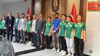 Vali Şıldak milli sporcuları kutladı