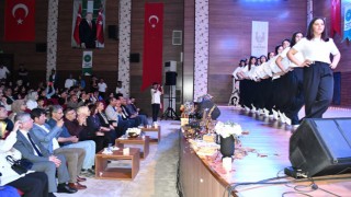 “Cumhuriyet’in Şiir 100’ü” Türk şiirinin zenginliğini gözler önüne serdi
