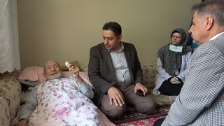 Hilvan’da 124 yaşındaki dedeye ziyaret