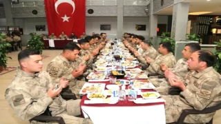 Harran Kaymakamı Harun Reşit Han, Jandarma Personeliyle İftarda Bir Araya Geldi