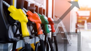 Benzine zam geldi