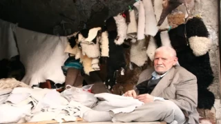 Şanlıurfa'da Nesli Tükenmekte Olan Mesleğin Son Ürünleri: Deri Yelek, Kürk ve Namazlıklar