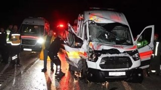Urfa’da Hasta Nakli Yapan Ambulans Tırla Çarpıştı: 2 Sağlık Çalışanı Yaralandı