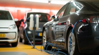 Elektrikli Araçlara Kilometre Başına Vergi Dönemi: 2028’de Başlıyor