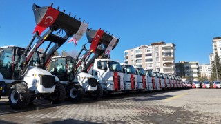 Karaköprü Belediyesi, 58 Yıl Sonra Yağan Karda Güçlü Araç Filosuyla Sahadaydı