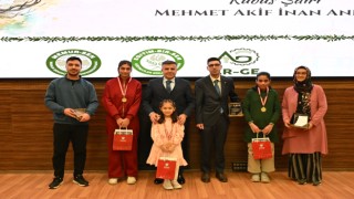 Mehmet Akif İnan Anısına Düzenlenen Yarışmada Öğrenciler Ödüllerini Aldı